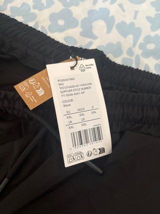 Pantalón negro YOURTURN con franjas
