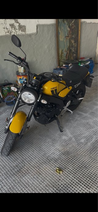 Yamaha XSR 125 Amarilla