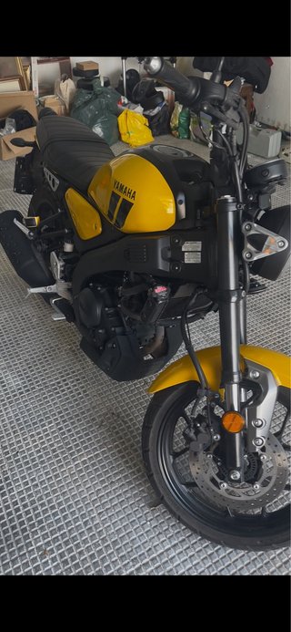 Yamaha XSR 125 Amarilla