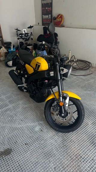 Yamaha XSR 125 Amarilla