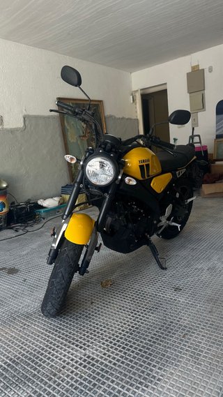 Yamaha XSR 125 Amarilla