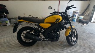 Yamaha XSR 125 Amarilla