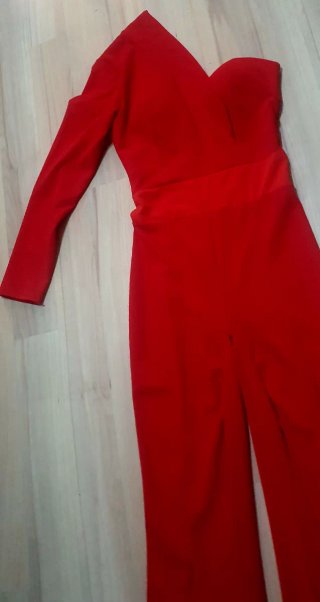 Mono asimétrico rojo talla M