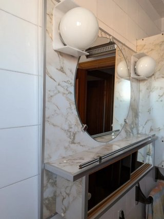 Espejo de baño con luces y repisa