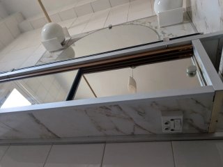 Espejo de baño con luces y repisa
