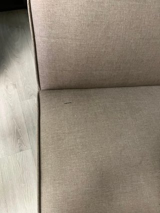 Sofá-cama beige y marrón poco uso