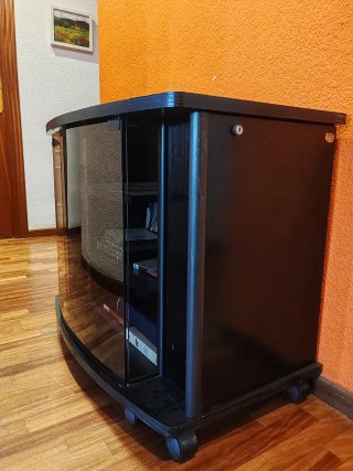 Mueble TV negro con ruedas
