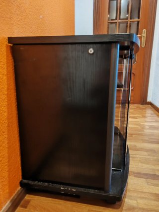 Mueble TV negro con ruedas