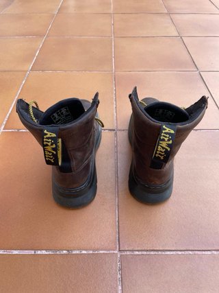 Botines originales Dr. Martens en color gaucho.