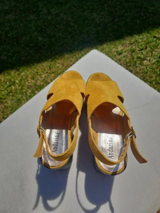 Zapatos Mostaza Ante Plataforma Talla 38