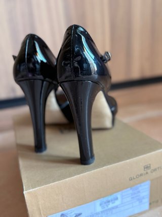 Zapatos de tacón negros charol