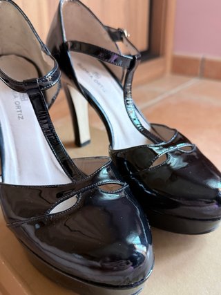 Zapatos de tacón negros charol