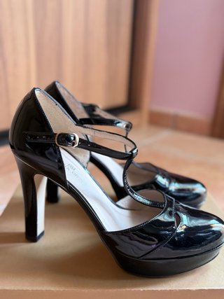 Zapatos de tacón negros charol