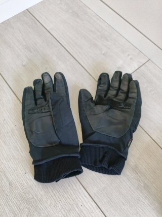 Guantes de moto negros con protección en nudillos