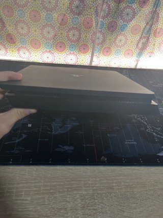 PS4 (PlayStation 4) Negra + Mando Blanco