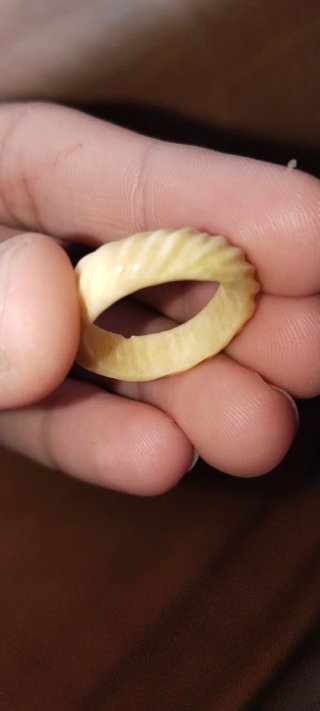 Anillo tallado tipo hueso