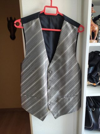 Traje de novio chaleco y corbata