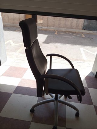 Silla de oficina ergonómica azul marino, ajustable