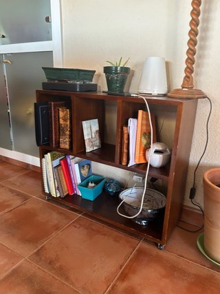Mueble bajo de madera