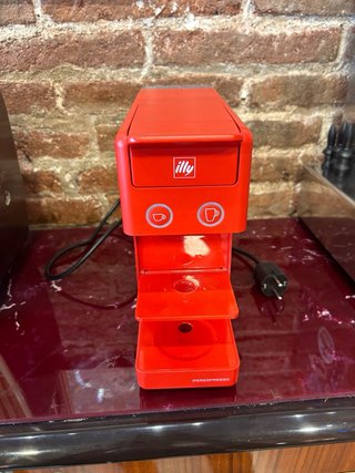 Cafetera Illy Roja