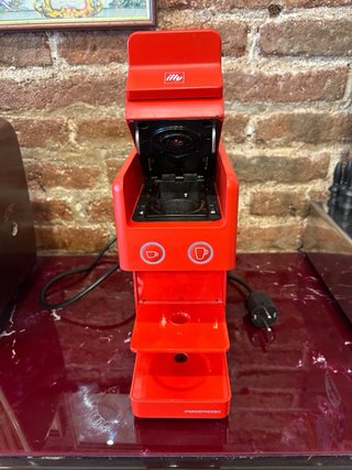 Cafetera Illy Roja