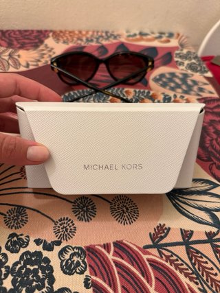 Occhiali da sole Michael Kors con custodia