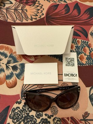 Occhiali da sole Michael Kors con custodia