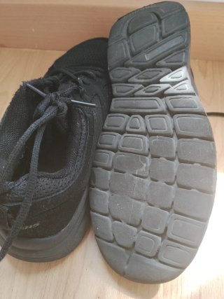Zapatos Skechers Negros