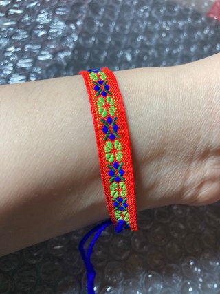 Pulsera tejida multicolor