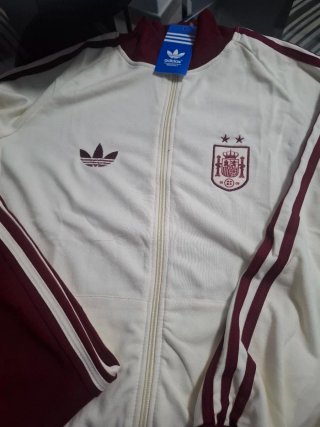 Chándal Adidas burdeos y beig