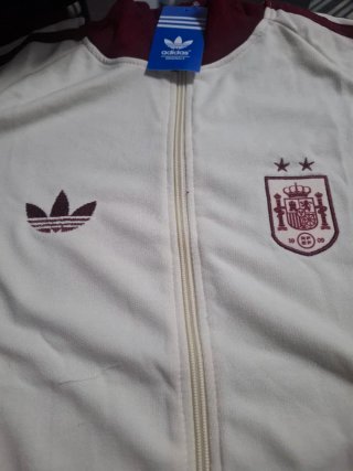 Chándal Adidas burdeos y beig