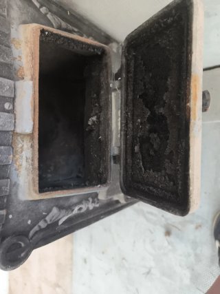 Estufa de leña antigua