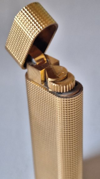 Encendedor Cartier Must ovalado