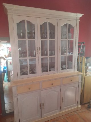 Vitrina de madera maciza