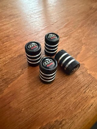 TAPONES DE VÁLVULA AUDI (4U) NEGRO, GRIS Y PLATA