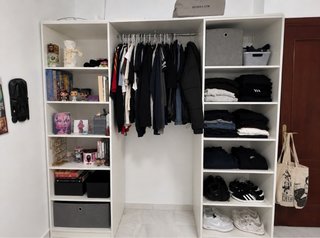 Armario modular blanco y negro