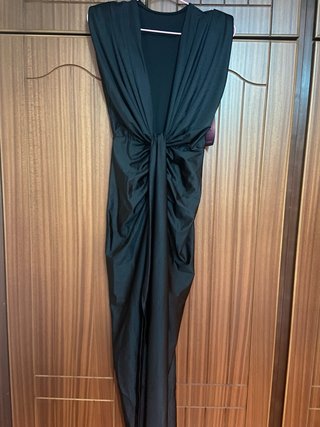 Vestido negro largo con abertura