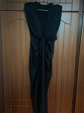 Vestido negro largo con abertura