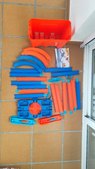 Caja Hot Wheels Pista Naranja y Azul