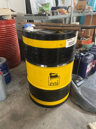 GRATIS Bidon vacio de aceite 200L en JUMILLA