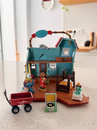 Lilo & Stitch Muñeca y Casa Interactiva
