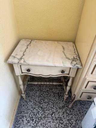 Armario vintage y cómoda a juego con mesillas