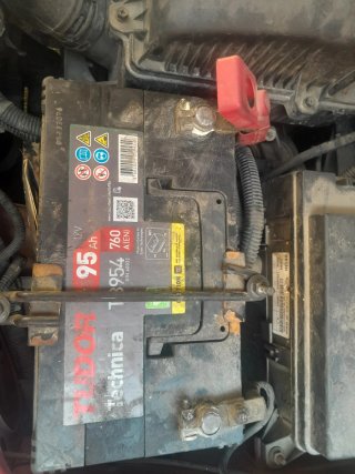Batería USADA de coche 95Ah 760A