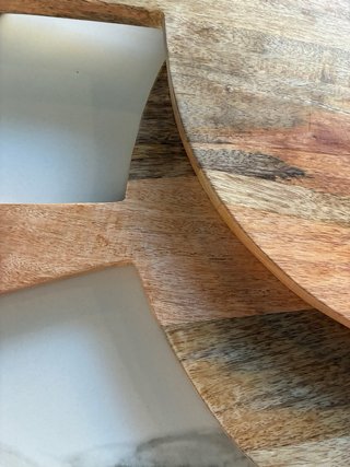 Tablas redondas madera con cuero