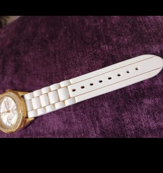 Reloj Guess Blanco y Dorado con Circonitas