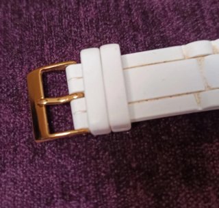 Reloj Guess Blanco y Dorado con Circonitas