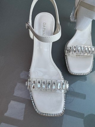 Sandalias Talla 37 Blancas y Plateadas