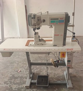 Máquina de coser PFAFF 591. Muy poco uso real