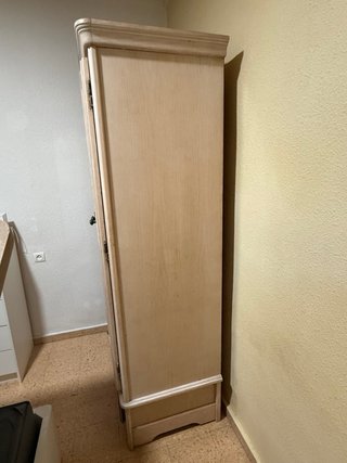 URGE VENTA Armario de dos puertas con cajón