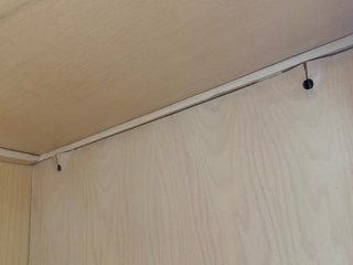 URGE VENTA Armario de dos puertas con cajón